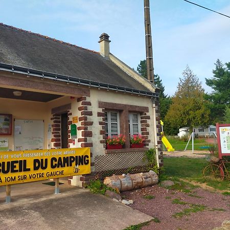Camping Le Val Aux Fees - Broceliande Concoret Esterno foto