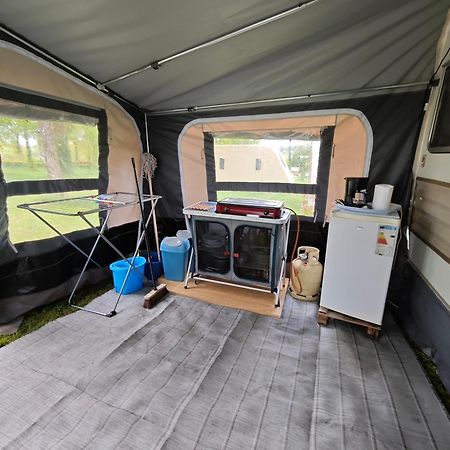 Camping Le Val Aux Fees - Broceliande Concoret Esterno foto