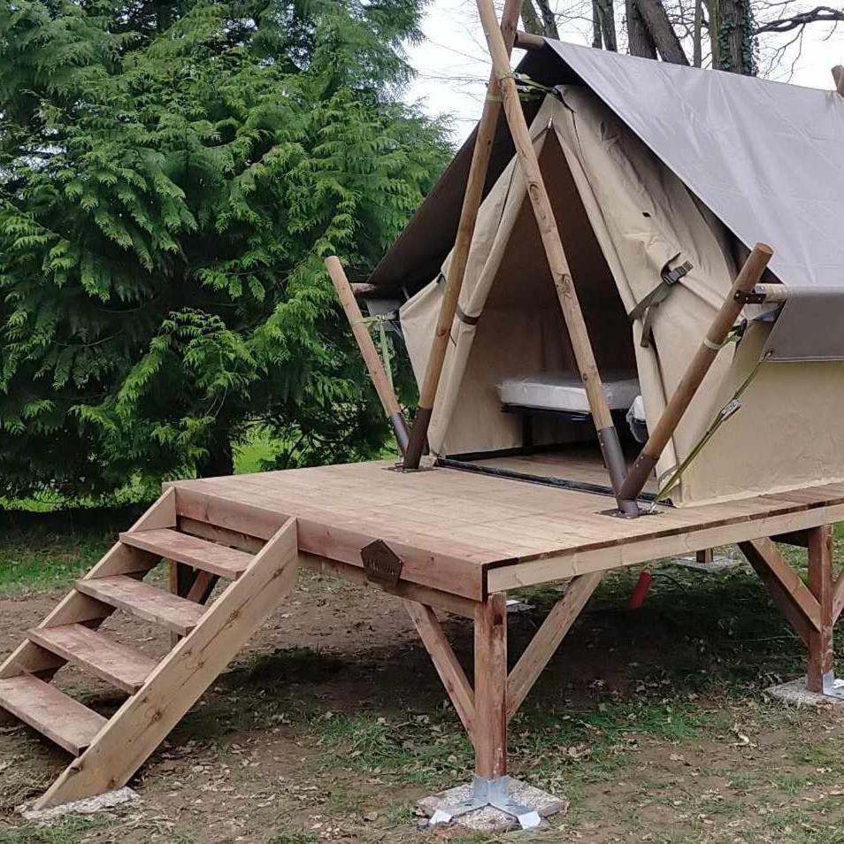 Camping Le Val Aux Fees - Broceliande Concoret Esterno foto