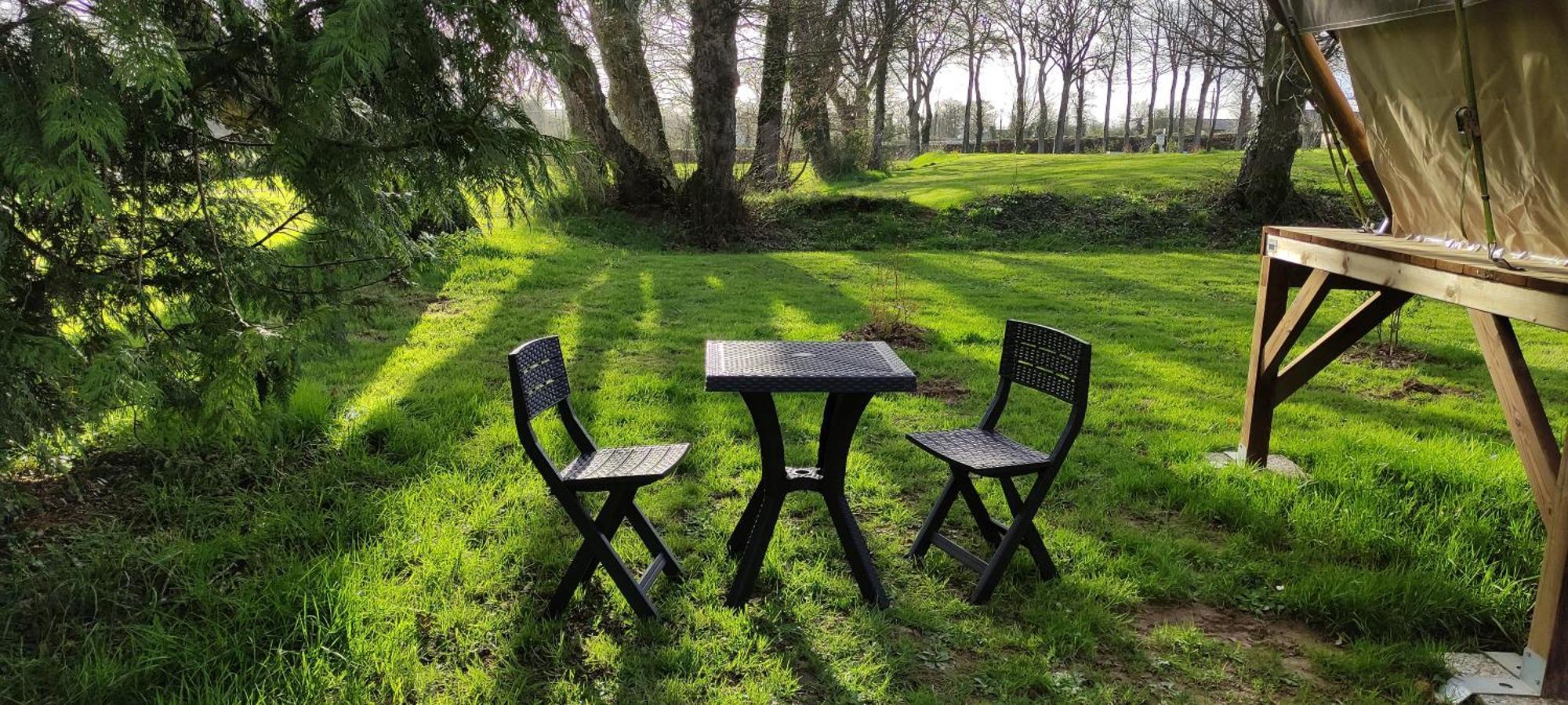 Camping Le Val Aux Fees - Broceliande Concoret Esterno foto