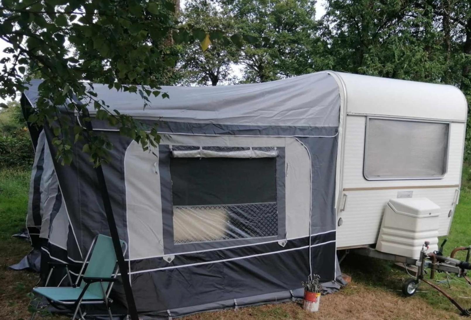 Camping Le Val Aux Fees - Broceliande Concoret Esterno foto