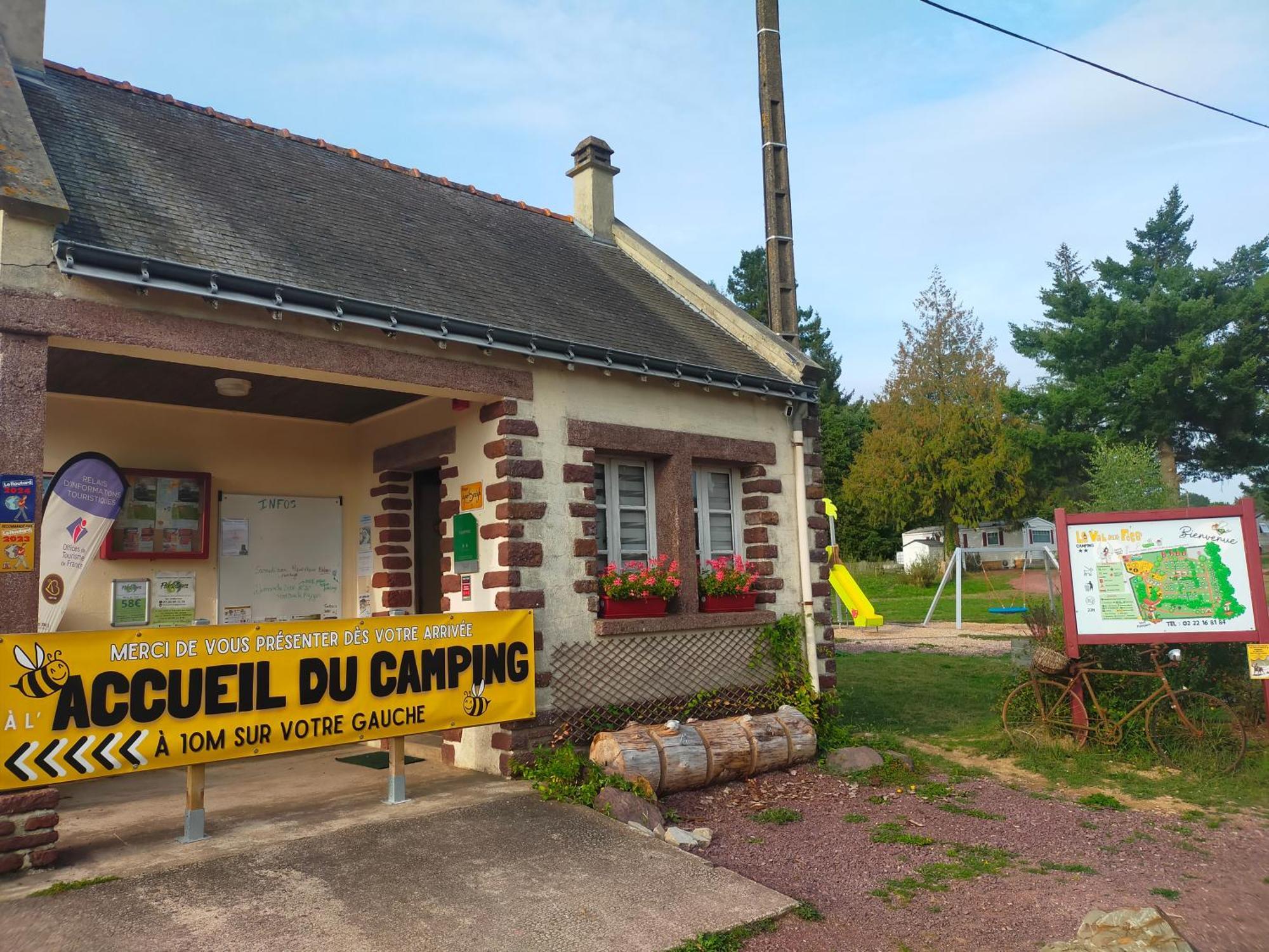 Camping Le Val Aux Fees - Broceliande Concoret Esterno foto