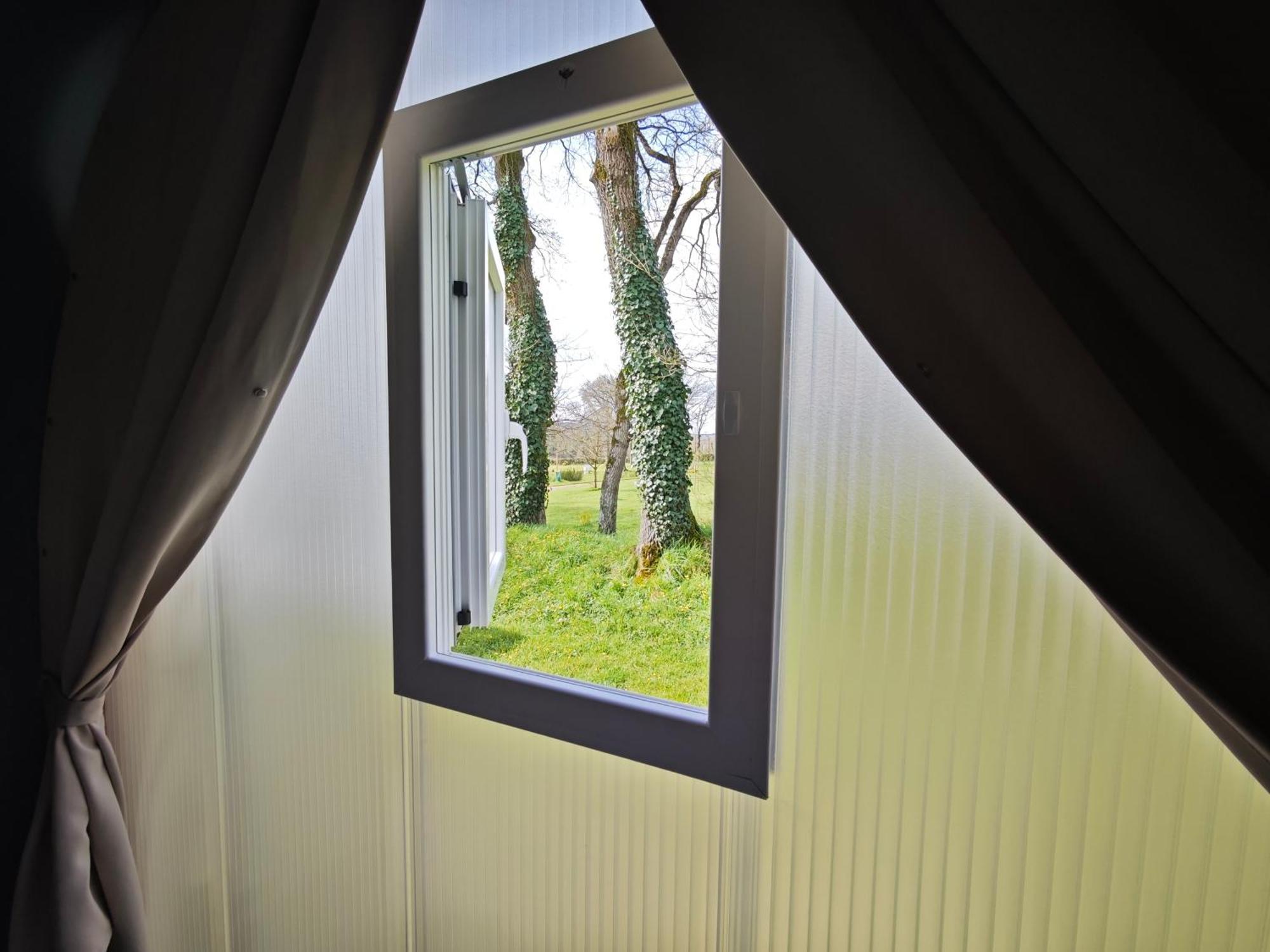 Camping Le Val Aux Fees - Broceliande Concoret Esterno foto