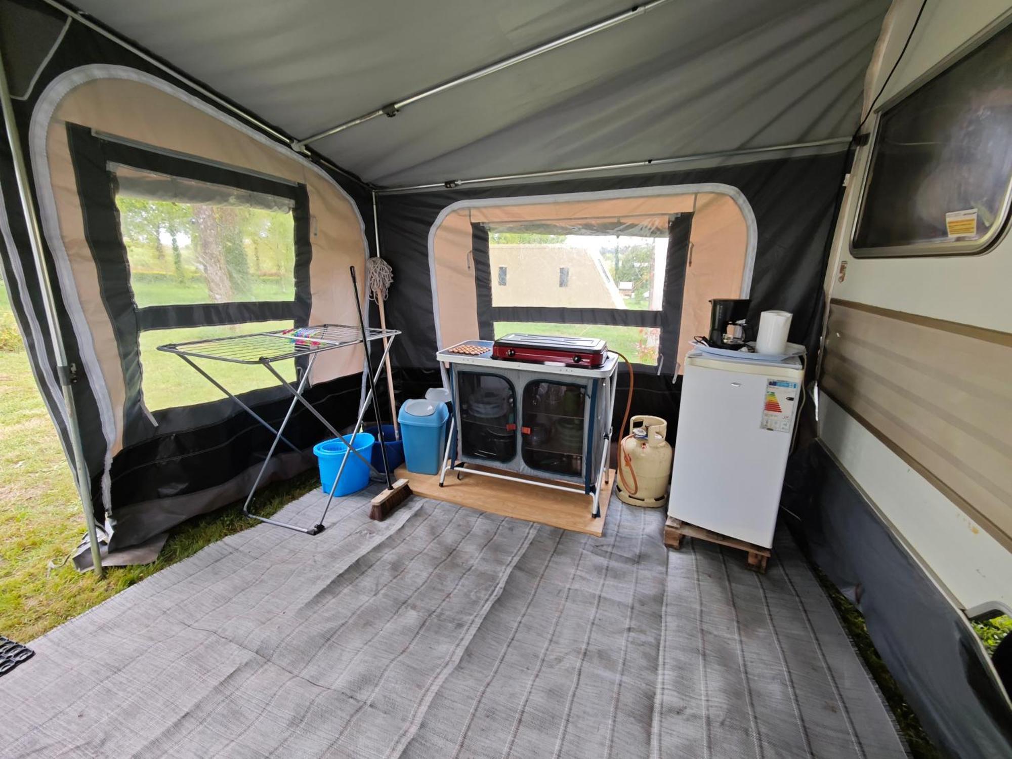 Camping Le Val Aux Fees - Broceliande Concoret Esterno foto