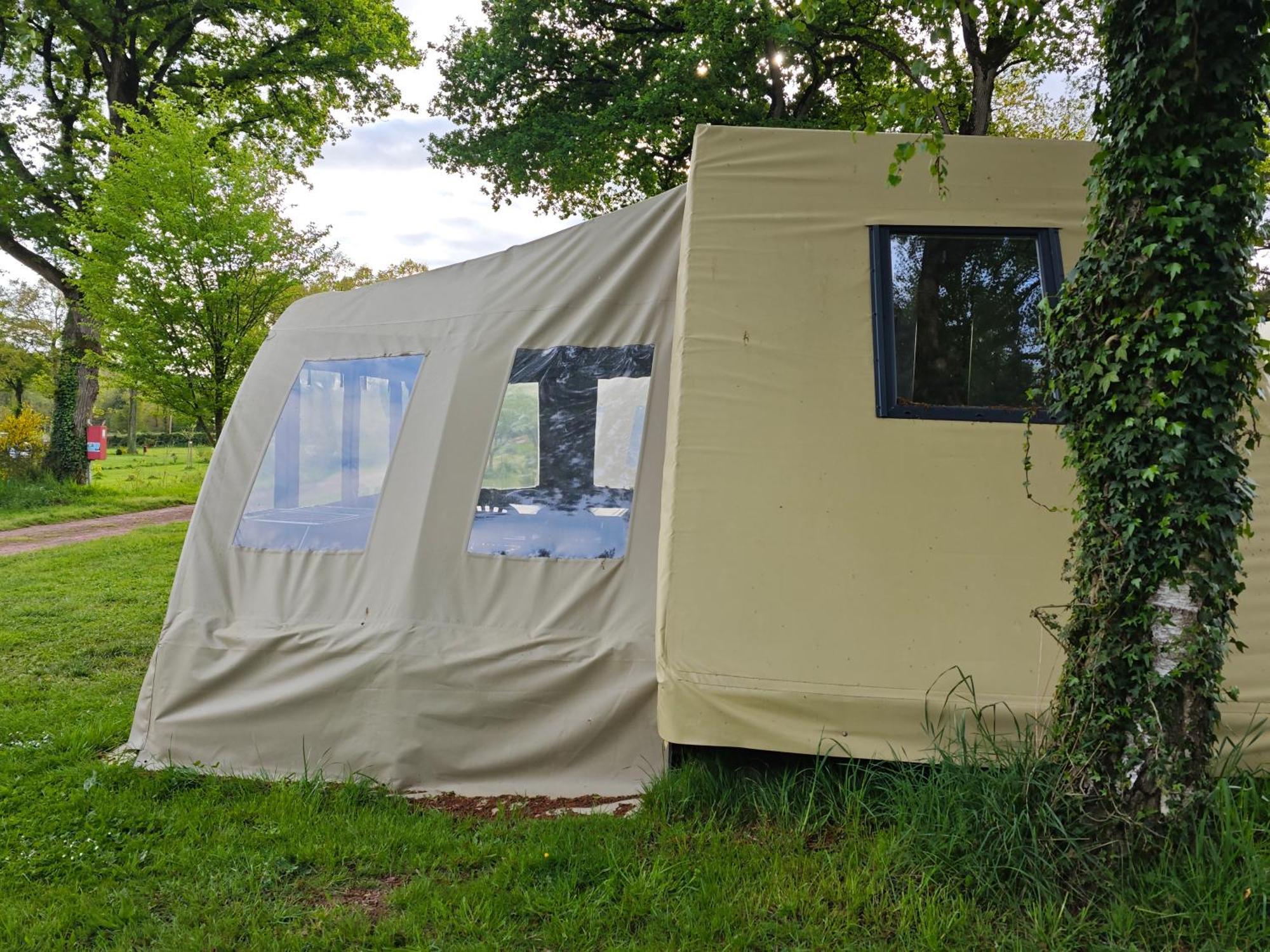 Camping Le Val Aux Fees - Broceliande Concoret Esterno foto